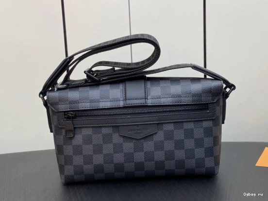 LOUIS S-Cape VUITTON Messenger 0822